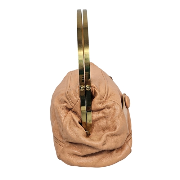 Vintage 70s Weber's Peach Leather Large Baguette Gold Metal Handle Women's Purse - Picture 4 of 13